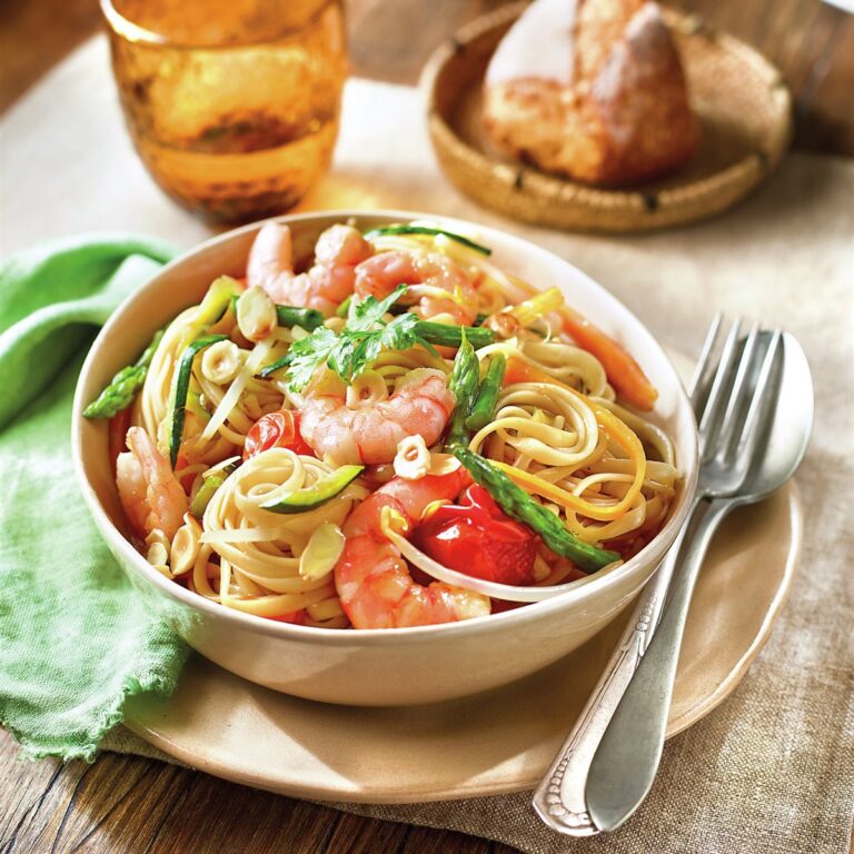 ¡Tallarines con langostinos marinados: Explosión de sabor!